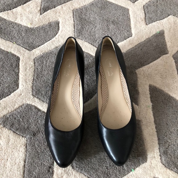 Easy Spirit Leather Pumps in Black - Picture 1 of 2